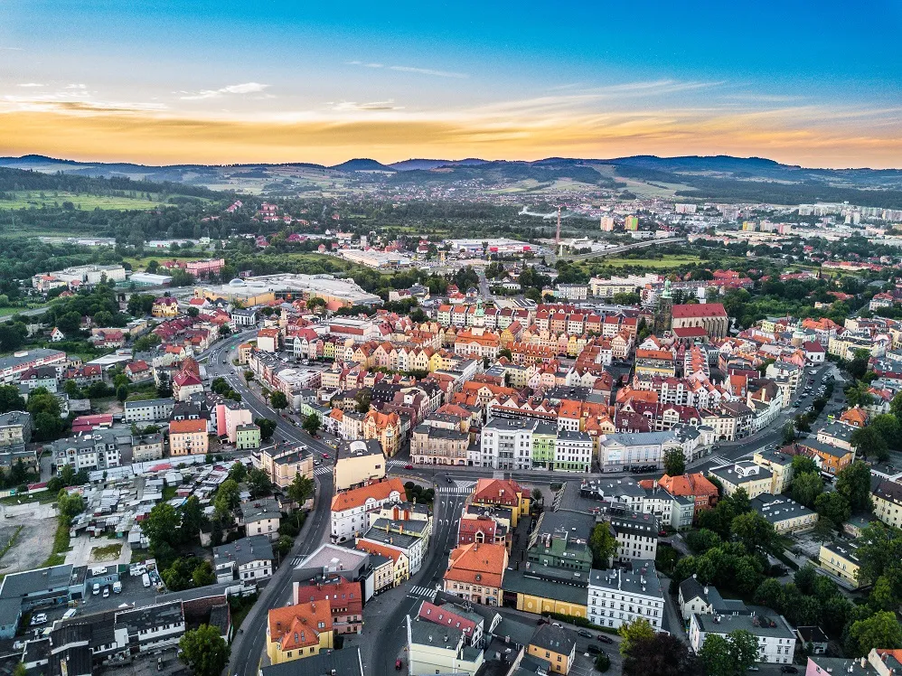 Zdjęcie Ile mieszkańców ma Jelenia Góra? Zaskakujące dane o populacji
