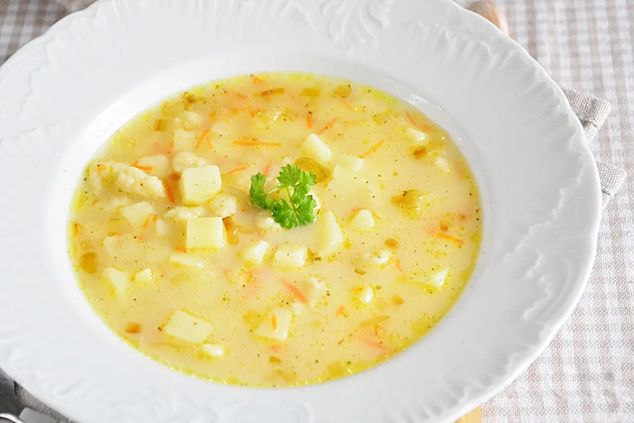 Zdjęcie Jaka zupa do placków ziemniaczanych? Odkryj najlepsze połączenia smaków