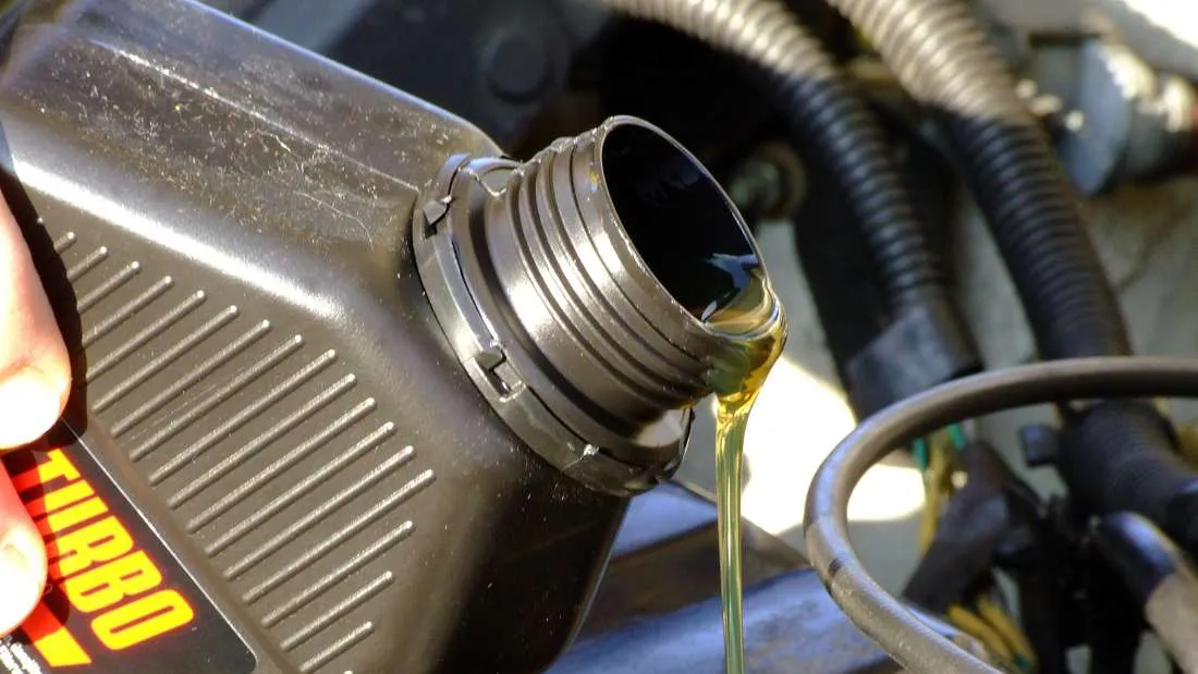 Zdjęcie Motoröl nachfüllen: So vermeiden Sie teure Motorschäden effektiv