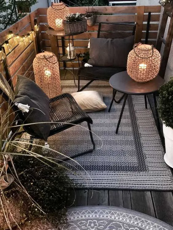 Zdjęcie Jak udekorować balkon w bloku, aby stworzyć przytulną przestrzeń?