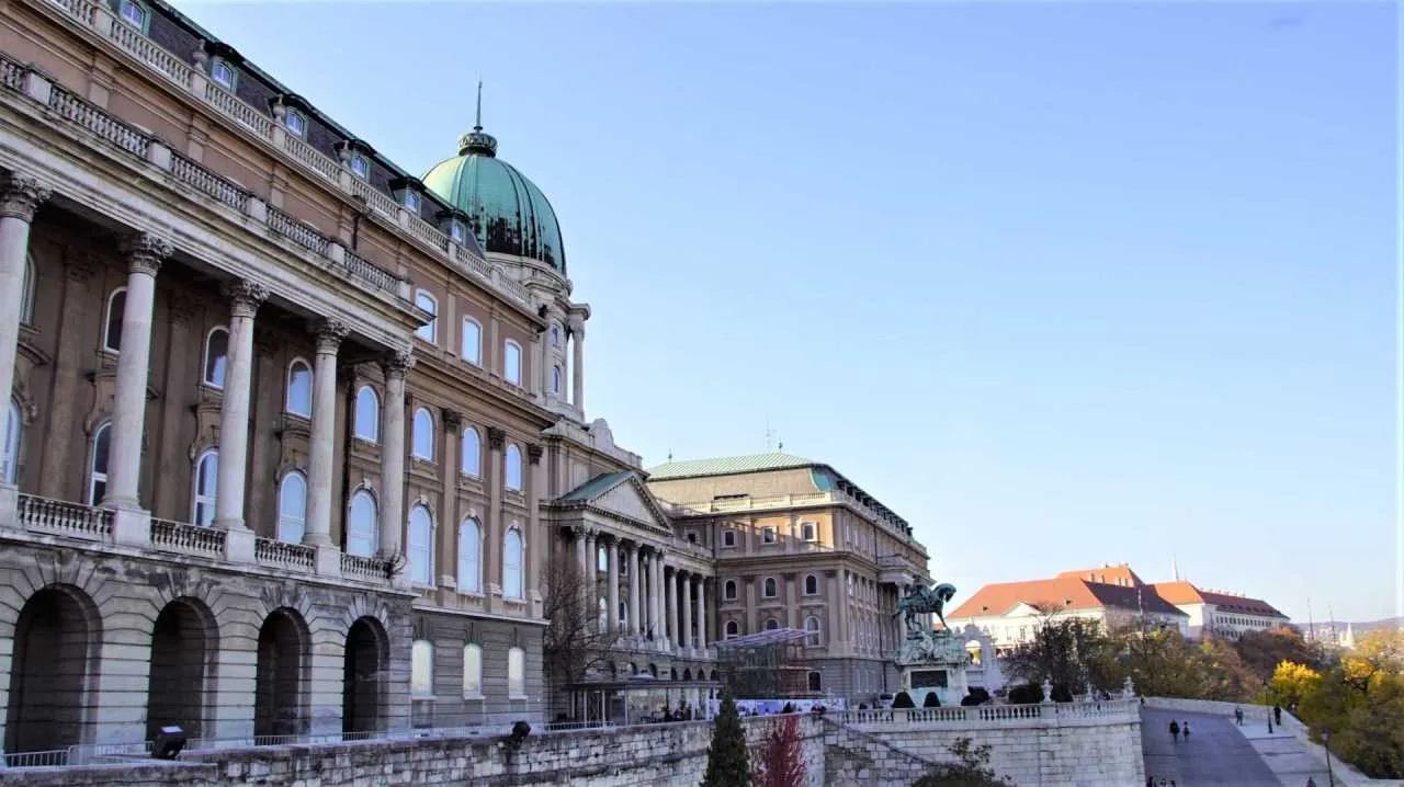Zdjęcie Jakie skały znajdują się na górze Gellerta? Fascynujące odkrycia geologiczne