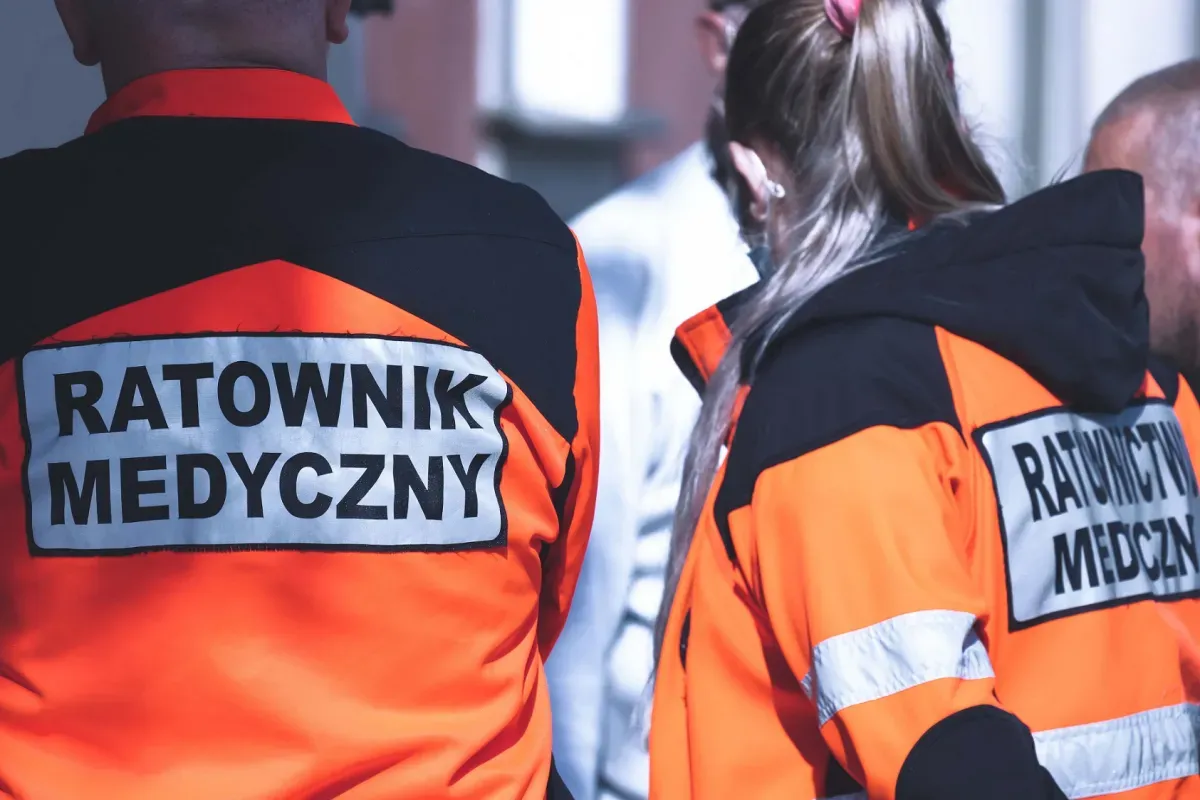 Zdjęcie Czy ratownik medyczny może cewnikować? Zasady i ograniczenia w praktyce