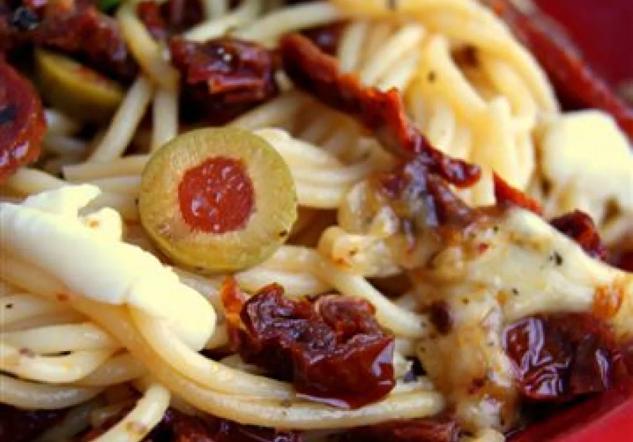 Zdjęcie Pyszne spaghetti z salami: szybki przepis na wyjątkowy obiad