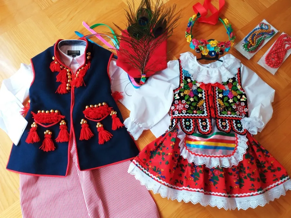 Zdjęcie Najlepsze bluzki do stroju krakowskiego dla dziewczynki - styl i jakość