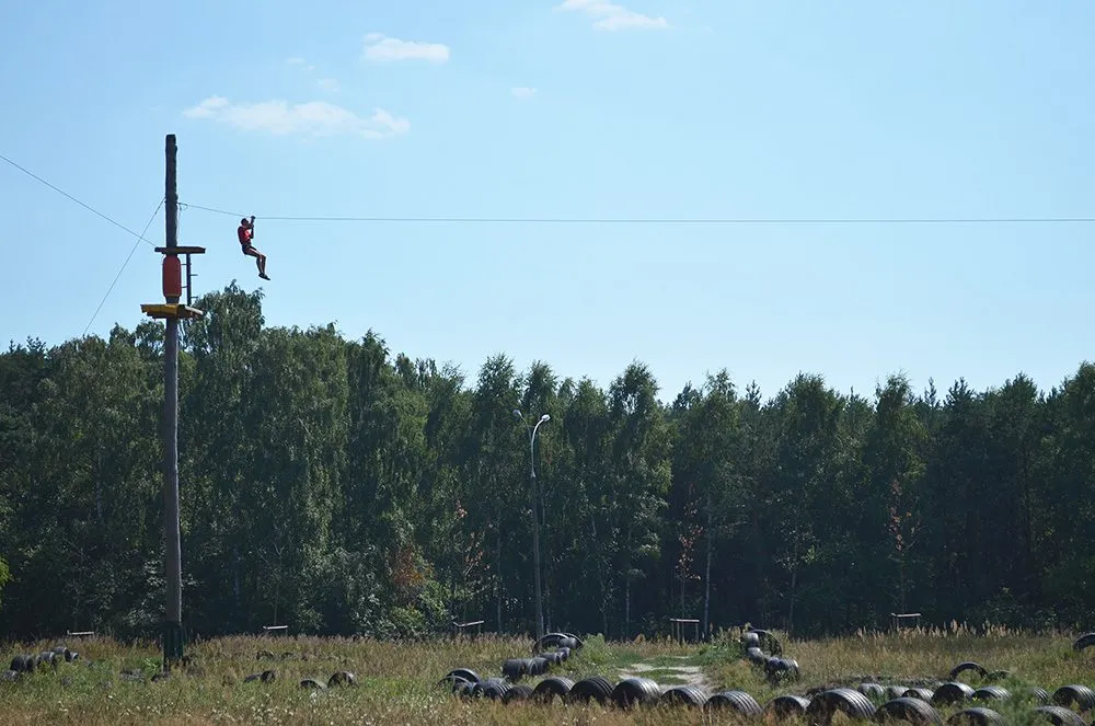 Zdjęcie Park linowy Włocławek - emocjonujące trasy i bezpieczeństwo dla każdego
