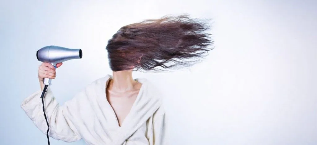 Zdjęcie Ile watów powinna mieć suszarka? Dobierz moc do swoich włosów