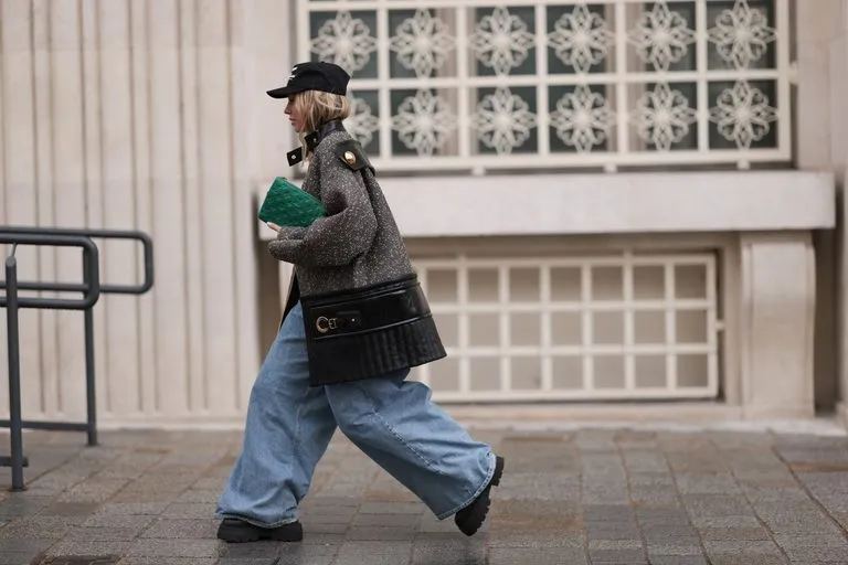 Zdjęcie Buty zimowe do szerokich spodni: Jak wyglądać stylowo i proporcjonalnie?