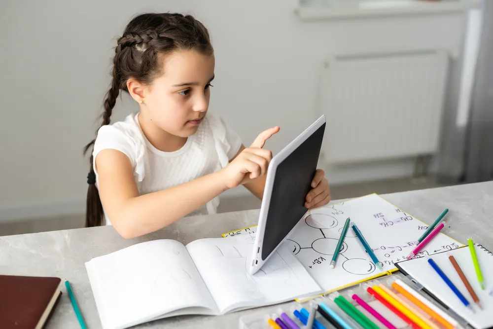 Zdjęcie Czy nauczyciel może uczyć swoje dziecko? Poznaj ważne zasady
