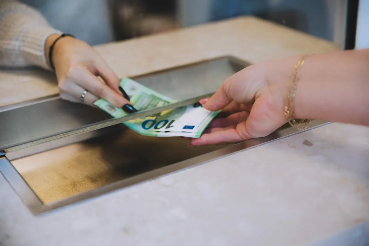 Zdjęcie Ile kosztuje przedłużenie w lombardzie? Sprawdź ukryte opłaty!