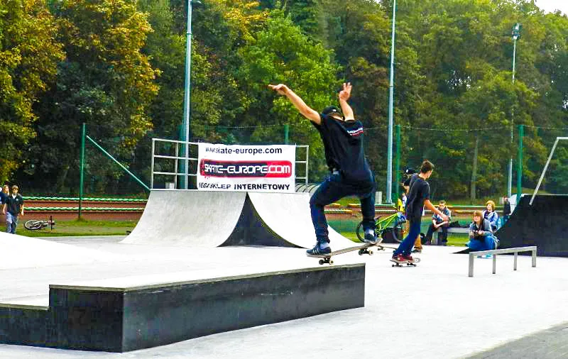 Zdjęcie Skatepark Świnoujście: Idealne miejsce dla miłośników sportów ekstremalnych
