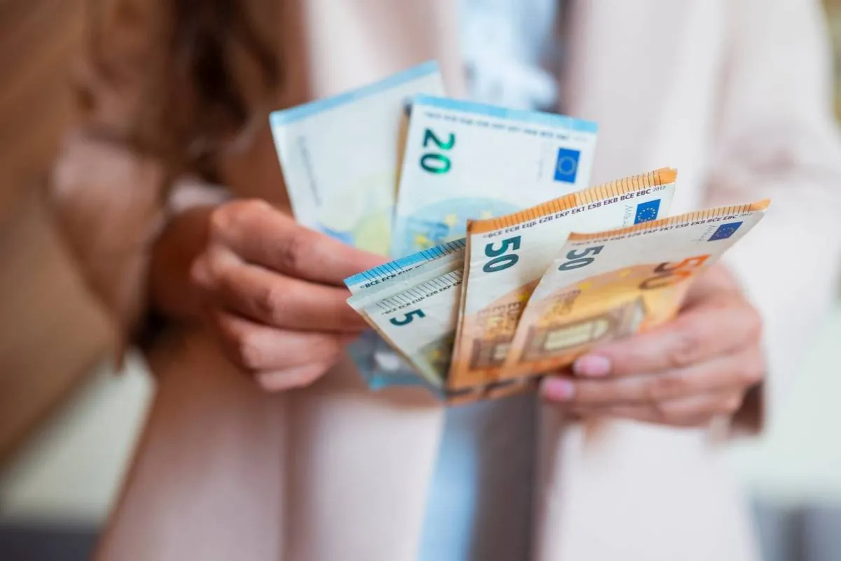 Zdjęcie Ile zarabia dekarz w Holandii? Zaskakujące fakty o wynagrodzeniu