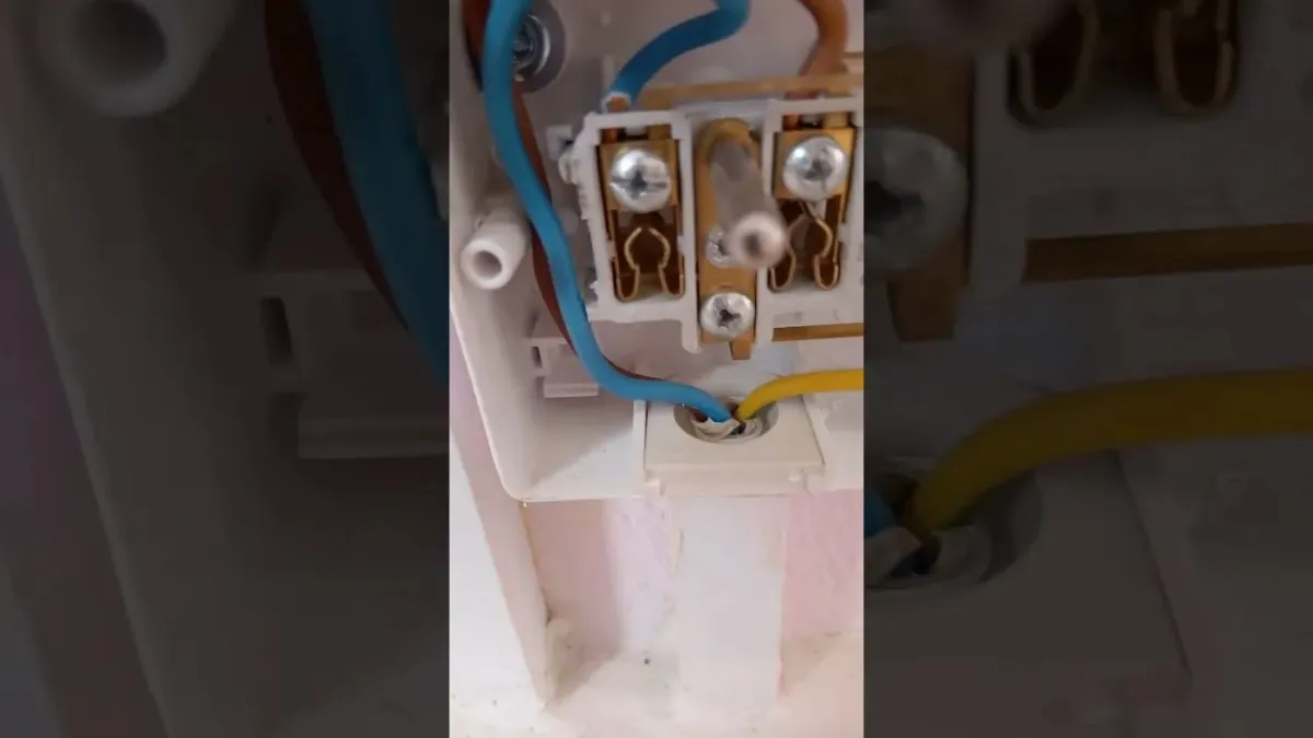 Zdjęcie Jak bezpiecznie podłączyć gniazdko elektryczne podwójne i uniknąć błędów
