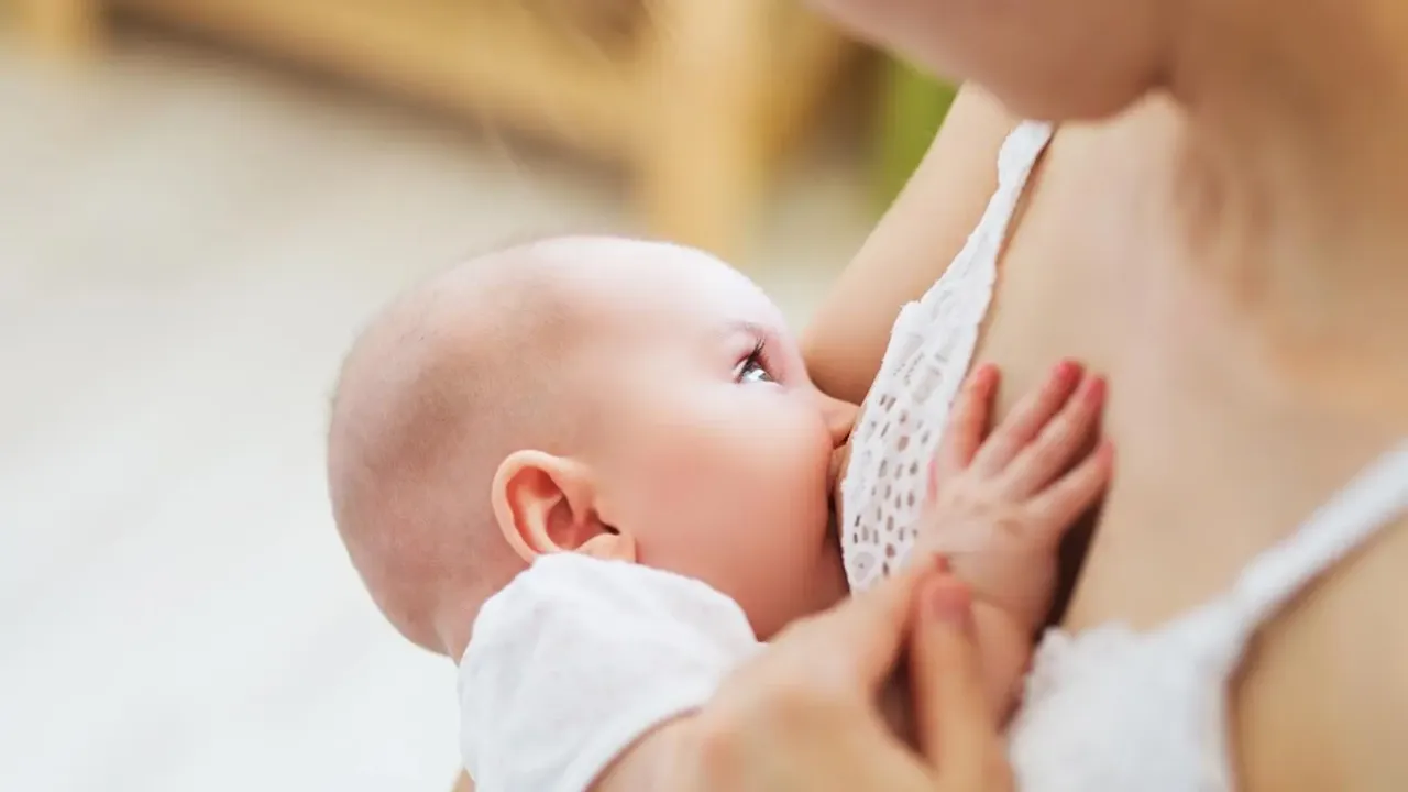 Zdjęcie Kiedy pojawia się mleko w piersiach? Zaskakujące fakty o laktacji