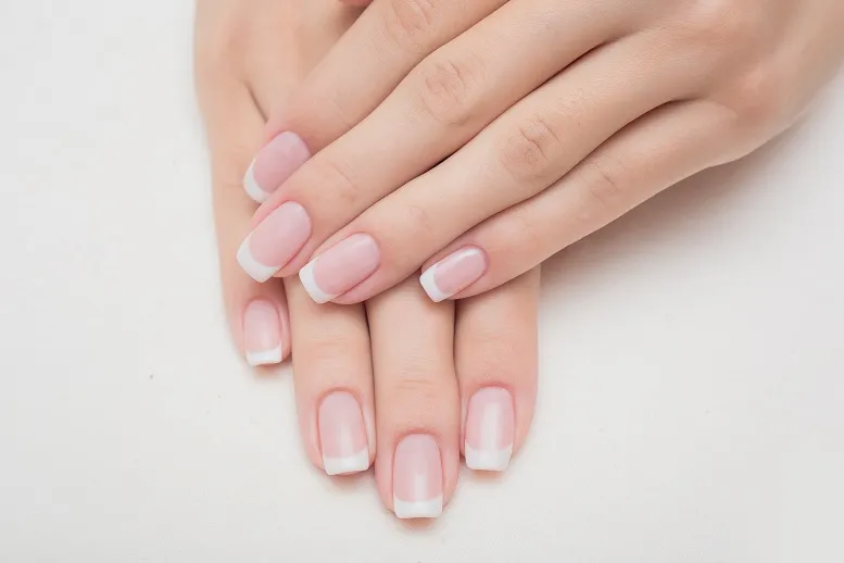 Zdjęcie Jak wyczyścić paznokcie od spodu i uniknąć problemów z higieną