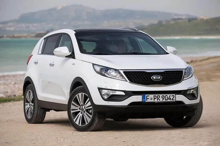 Zdjęcie Gdzie są bezpieczniki w Kia Sportage 3 i jak je łatwo znaleźć