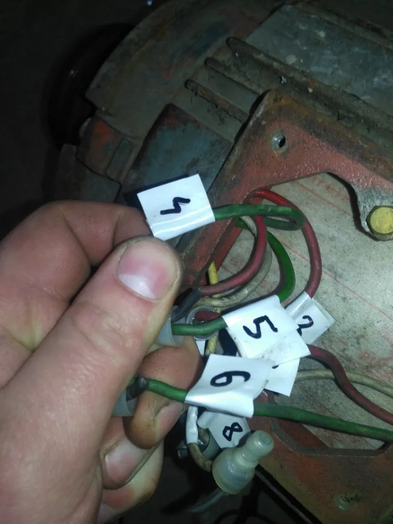 Zdjęcie Jak podłączyć silnik okapu 3 biegowy - uniknij błędów w instalacji