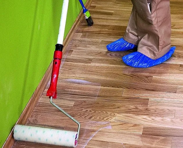 Zdjęcie Lakierowanie parkietu ile warstw? Kluczowe informacje, które musisz znać