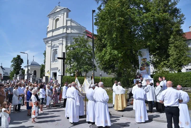 Zdjęcie Dlaczego w Boże Ciało są 4 ołtarze? Odkryj ich głębokie znaczenie
