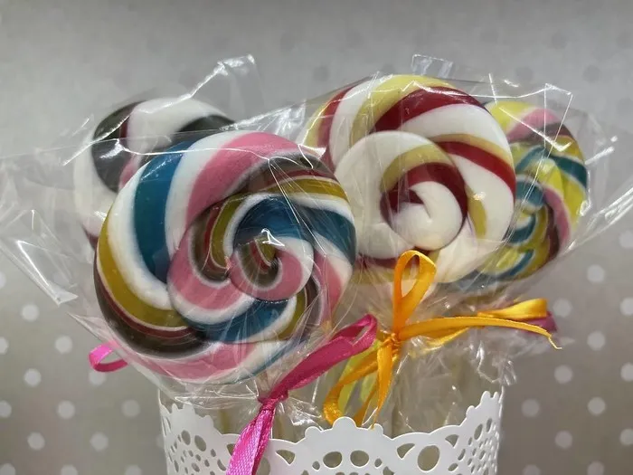 Zdjęcie Jak zrobić prezent ze słodyczy: 5 prostych pomysłów na słodką niespodziankę