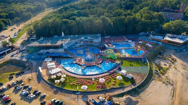 Zdjęcie Uniejów termy czy są otwarte? Sprawdź aktualne godziny i atrakcje