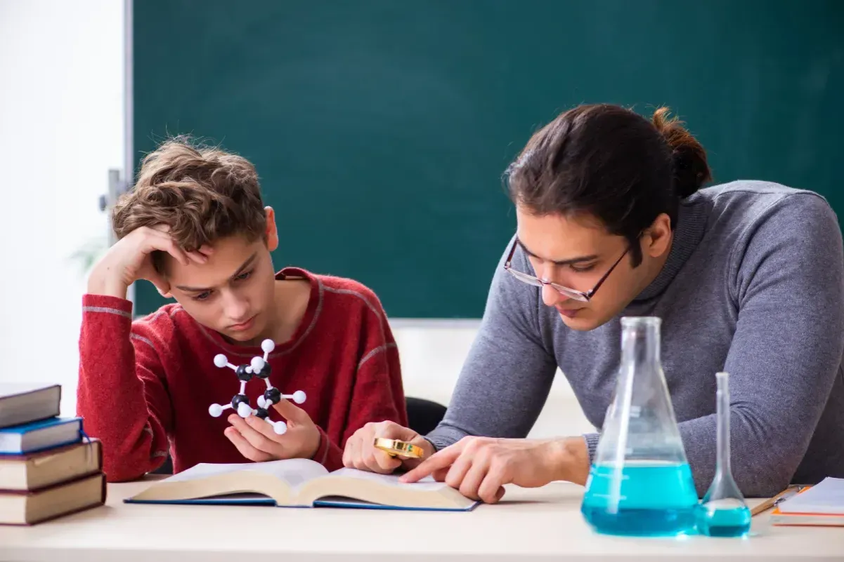 Zdjęcie Ile kosztują korepetycje z chemii? Sprawdź ceny i oszczędzaj