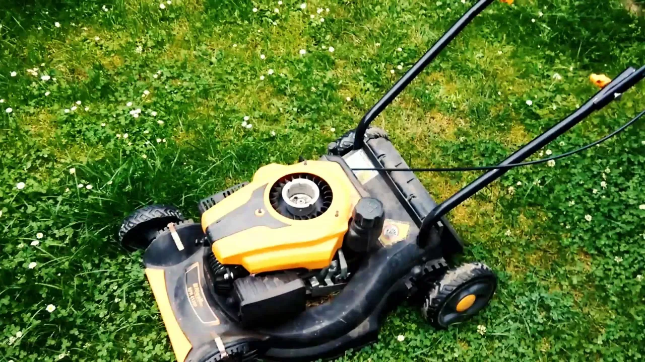 Zdjęcie Jak odpalić kosiarkę bez pompki i uniknąć frustracji przy rozruchu