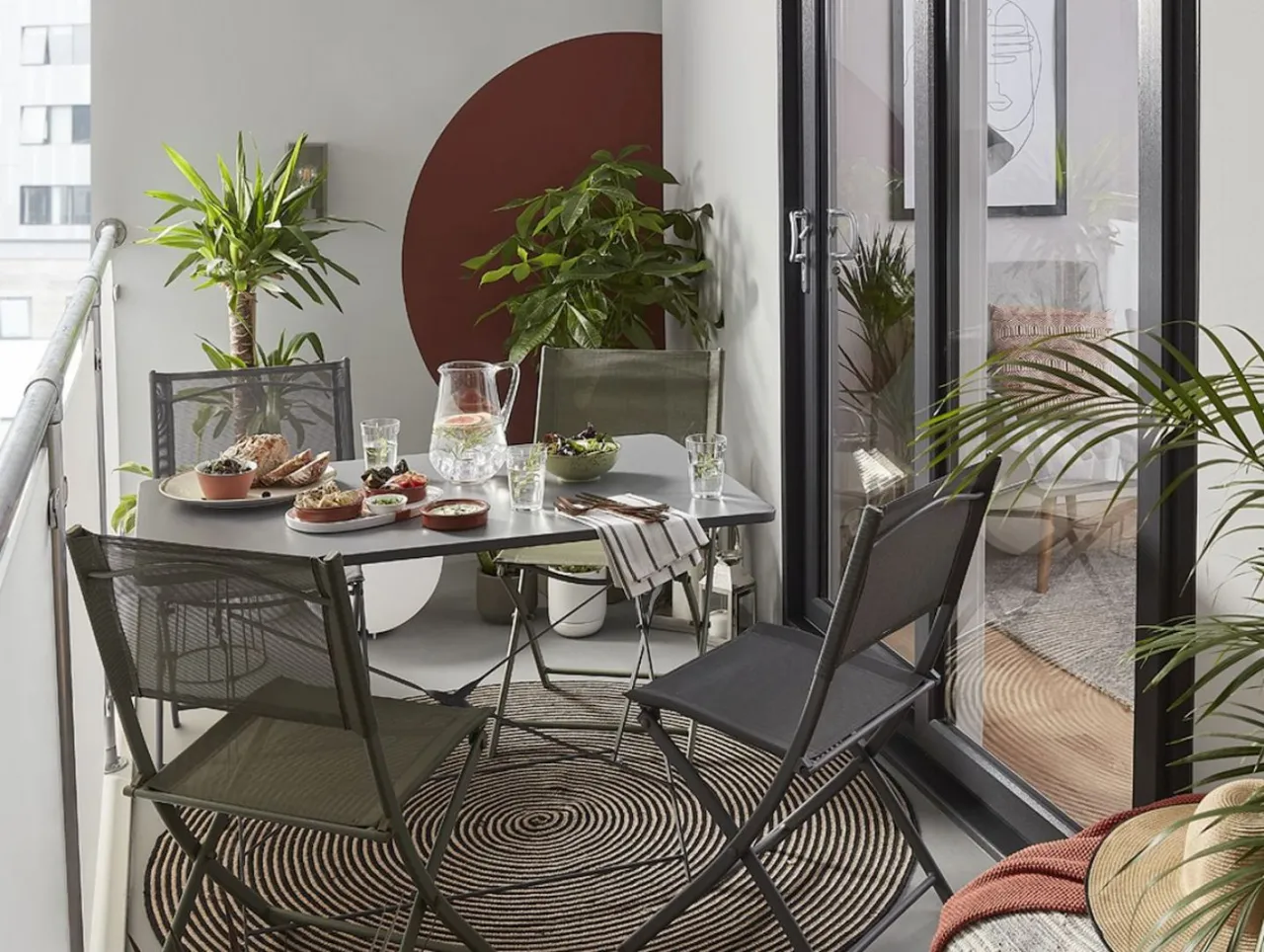 Zdjęcie Co na balkon w bloku? 10 pomysłów na funkcjonalną przestrzeń