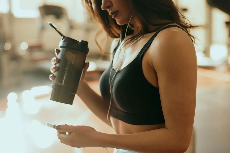 Zdjęcie Białko bez treningu: czy warto? Efekty, ryzyko i kiedy faktycznie potrzebujesz