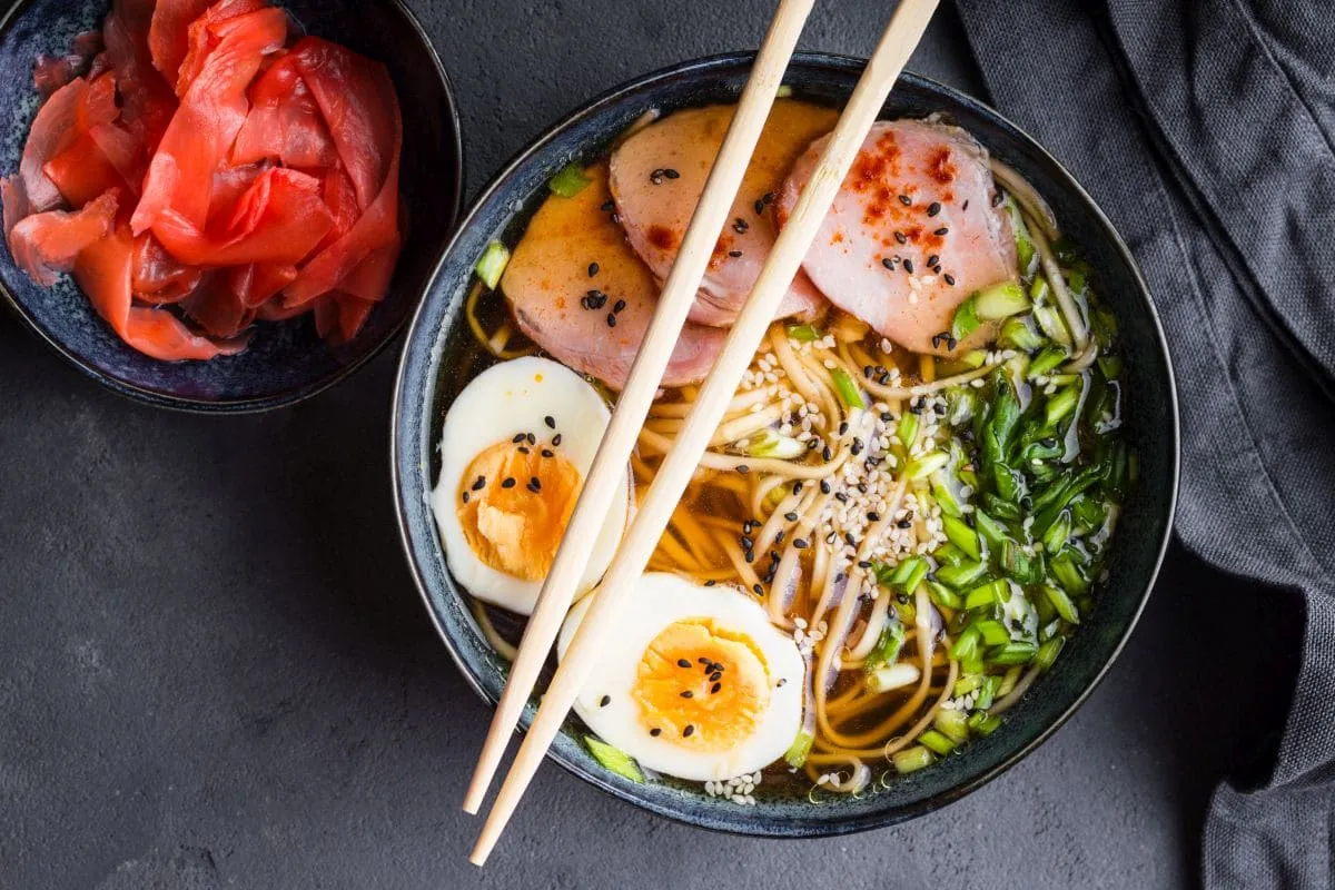 Zdjęcie Jak zrobić zupę ramen - prosty przepis na pyszną zupę, którą pokochasz
