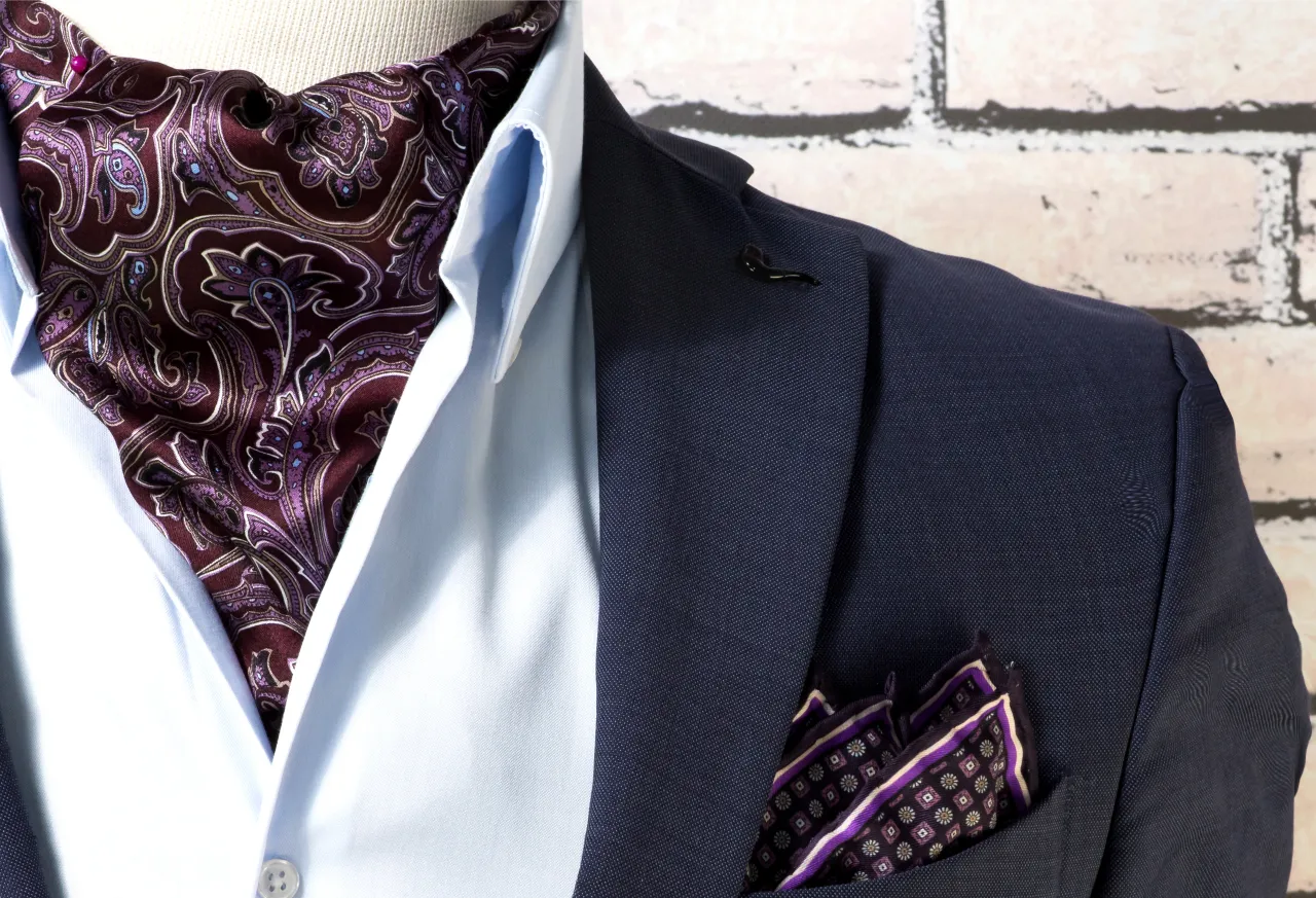 Zdjęcie Co zamiast krawata i muszki? Nowoczesne alternatywy dla męskiej elegancji