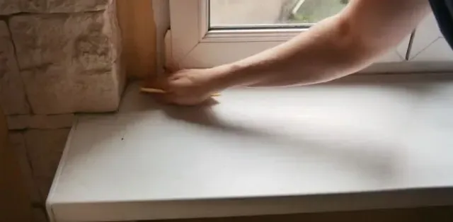 Zdjęcie Jaką farbą pomalować parapet PCV, by uniknąć problemów z malowaniem?