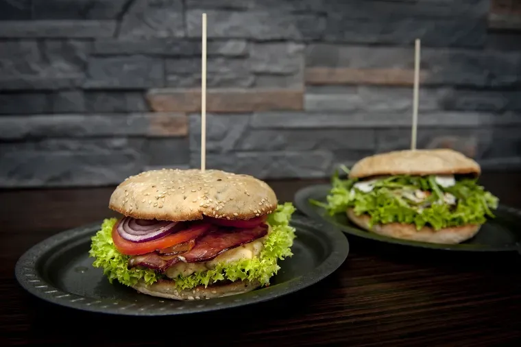 Zdjęcie Gdzie kupić mini hamburgery bułki? Sprawdzone miejsca i porady