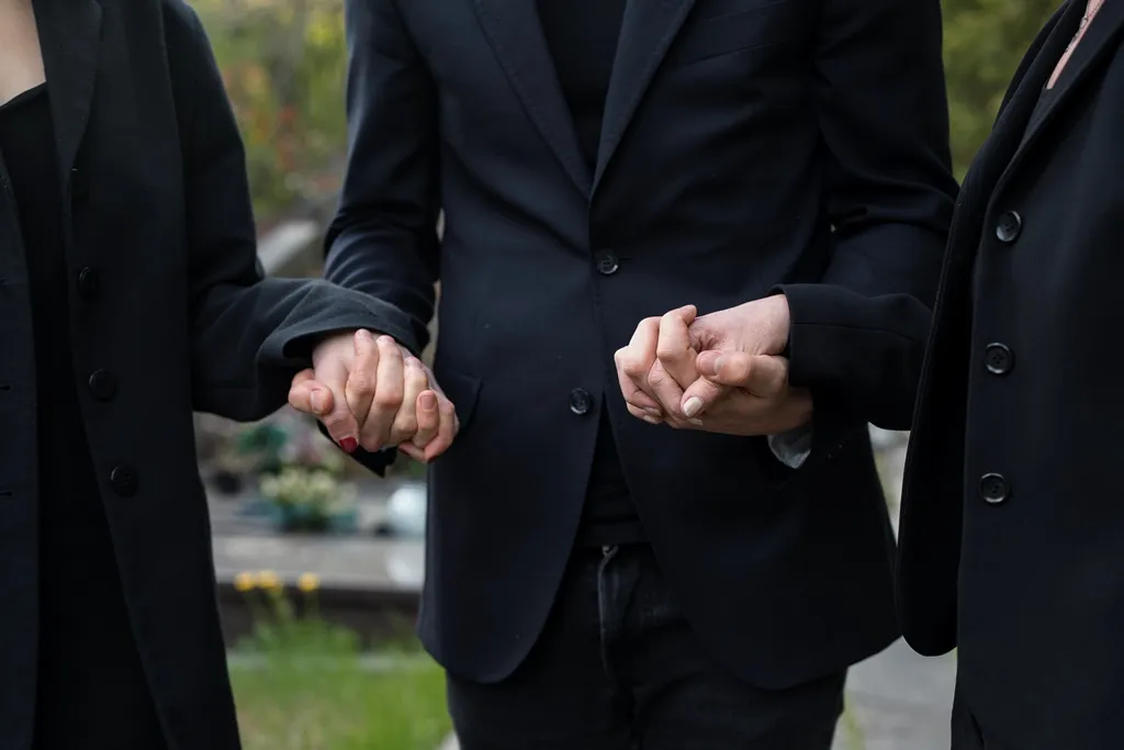Zdjęcie Ile trwa żałoba w kościele katolickim? Czas i etapy smutku
