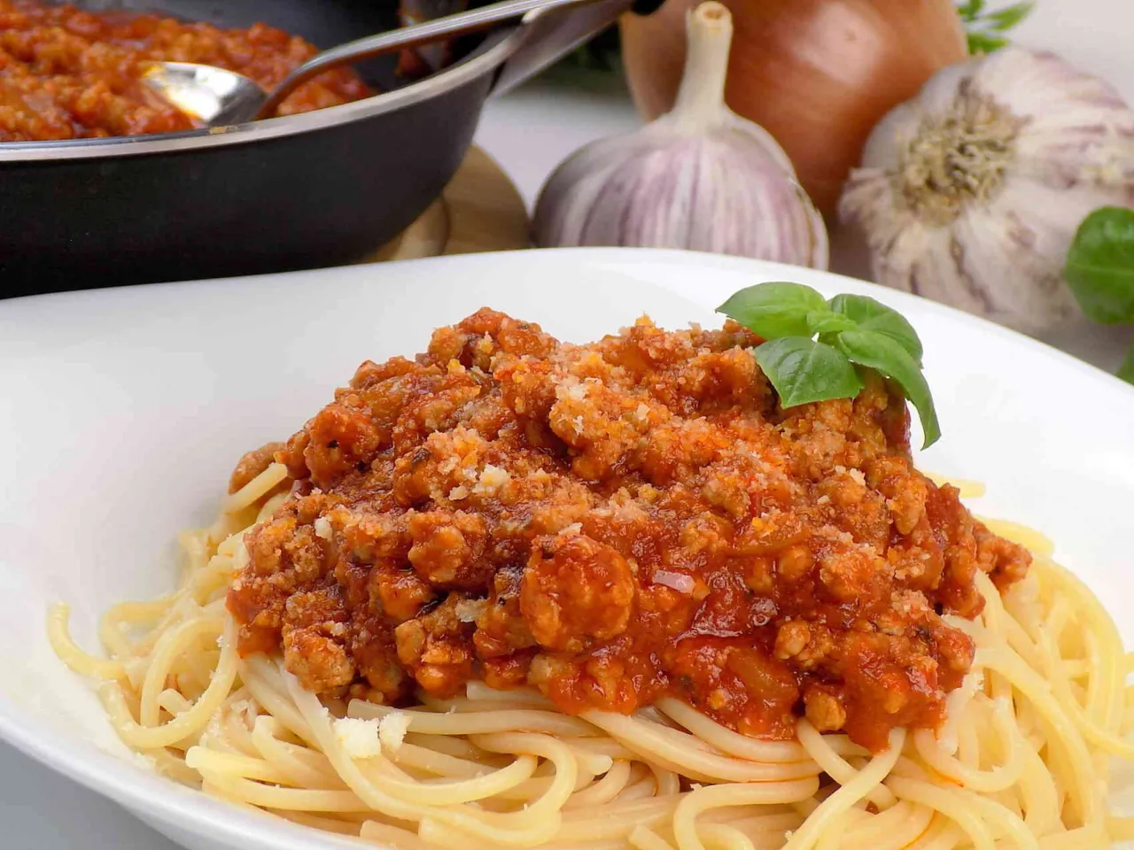 Zdjęcie Jak pasteryzować sos do spaghetti z mięsem mielonym, aby uniknąć zepsucia