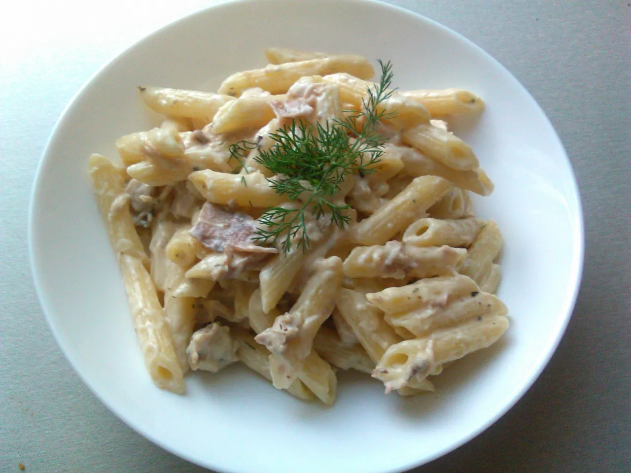 Zdjęcie Prosty przepis na penne z kurczakiem w sosie serowym – smaczne danie w 30 minut