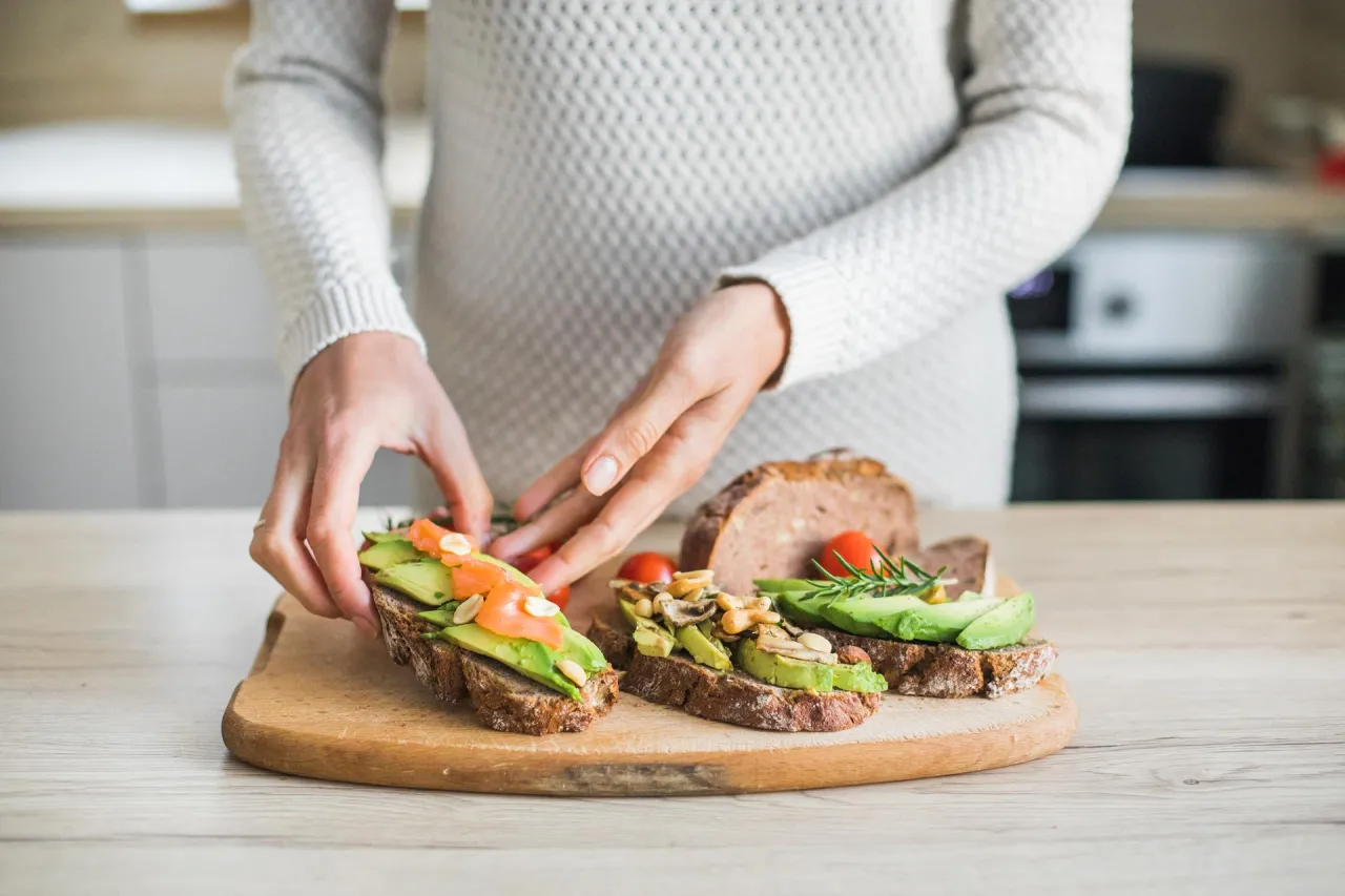 Zdjęcie Co smarować chleb przy wysokim cholesterolu, aby dbać o serce?
