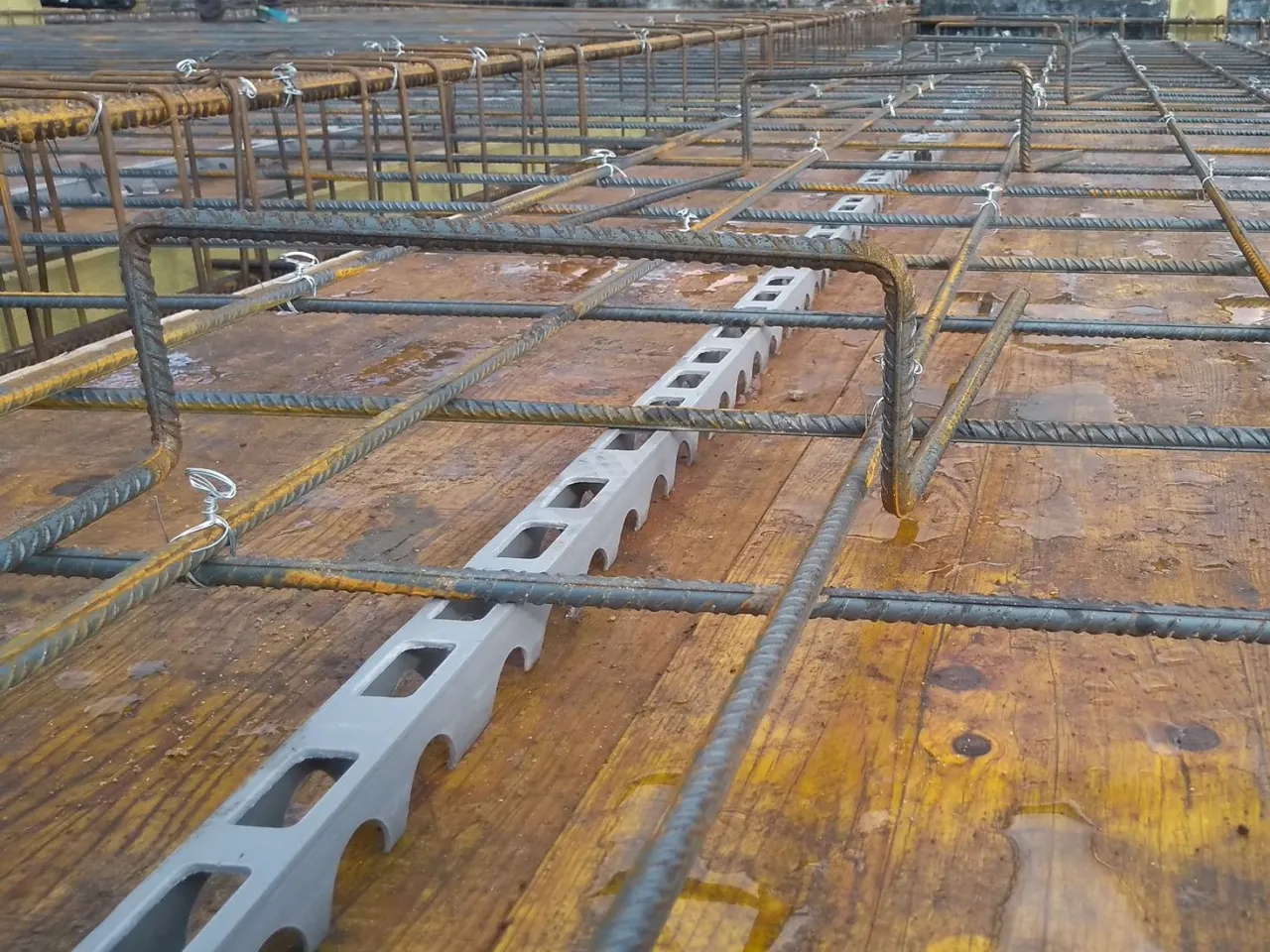 Zdjęcie Kobyłki do zbrojenia: kluczowy element stabilnych konstrukcji