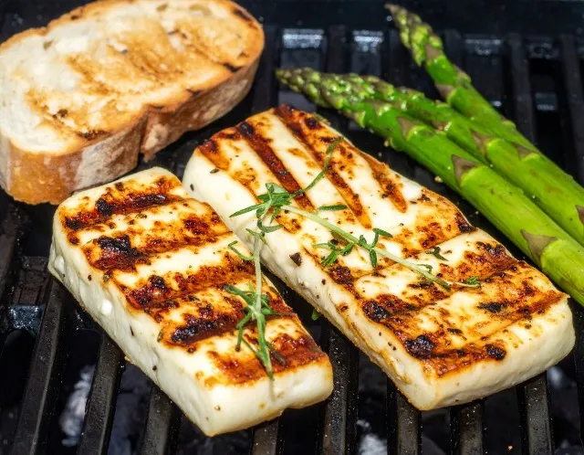 Zdjęcie Halloumi z jakiego mleka - odkryj sekrety tradycyjnej produkcji