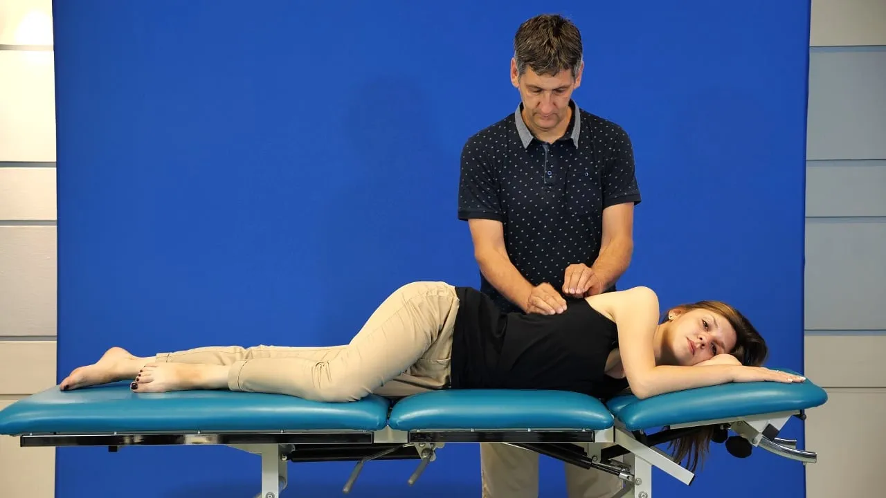 Zdjęcie Jak oklepywać plecy starszej osobie - bezpieczne techniki wideo