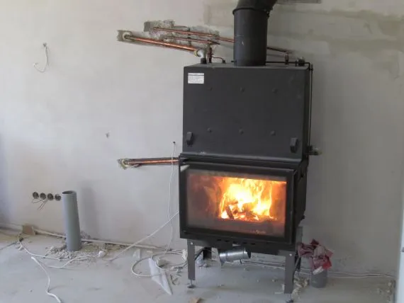 Zdjęcie Jak podłączyć kominek z płaszczem wodnym bez błędów i ryzyka