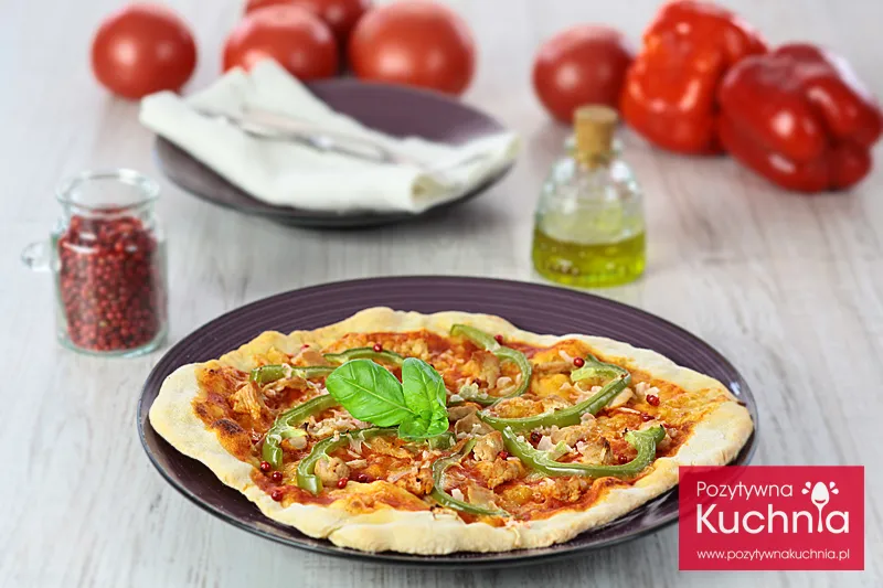 Zdjęcie Kurczak na pizzę surowy czy smażony? Odkryj najlepszy sposób na smak