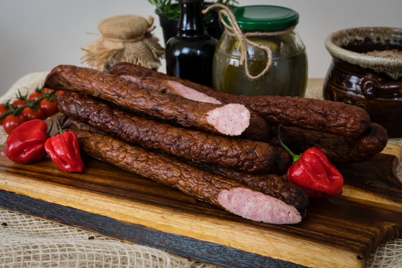 Zdjęcie Kiełbasa bawarska – tradycyjny przepis i sekrety idealnego smaku