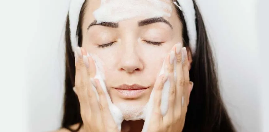 Zdjęcie Qué es la doble limpieza facial y cómo transformará tu piel