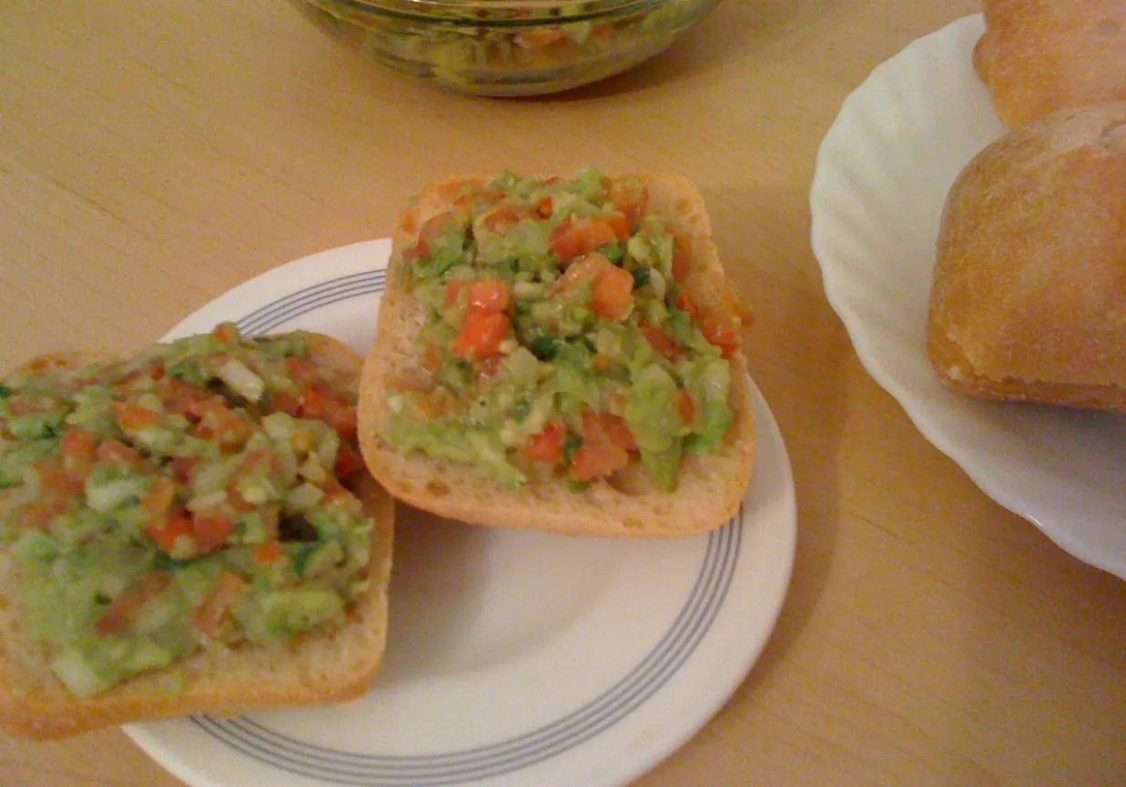 Zdjęcie Jak zrobić guacamole z pomidorem, które zachwyci Twoich gości
