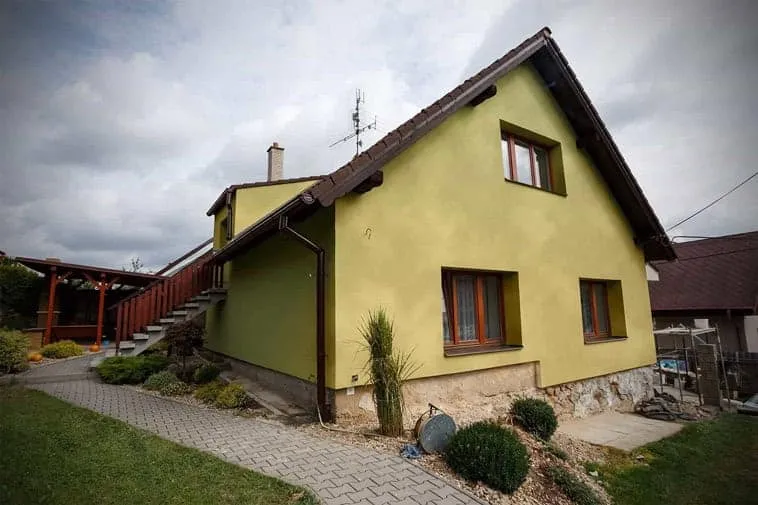 Zdjęcie Jak wyczyścić elewację domu skutecznie i uniknąć kosztownych napraw