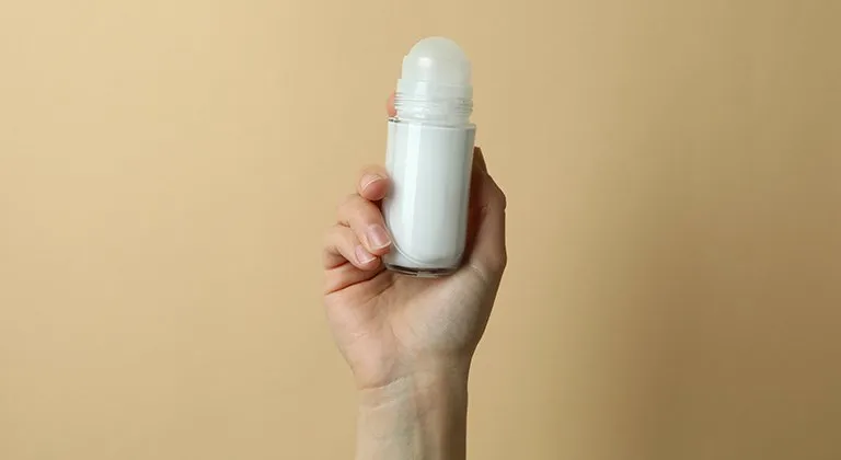 Zdjęcie Dezodorant dezynfekuje? Prawda o ranach i antyperspirantach