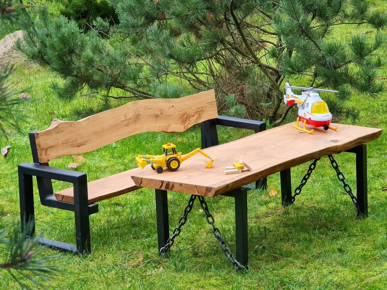 Zdjęcie St&oacute;ł ogrodowy DIY: Blat drewniany + nogi metalowe - Poradnik