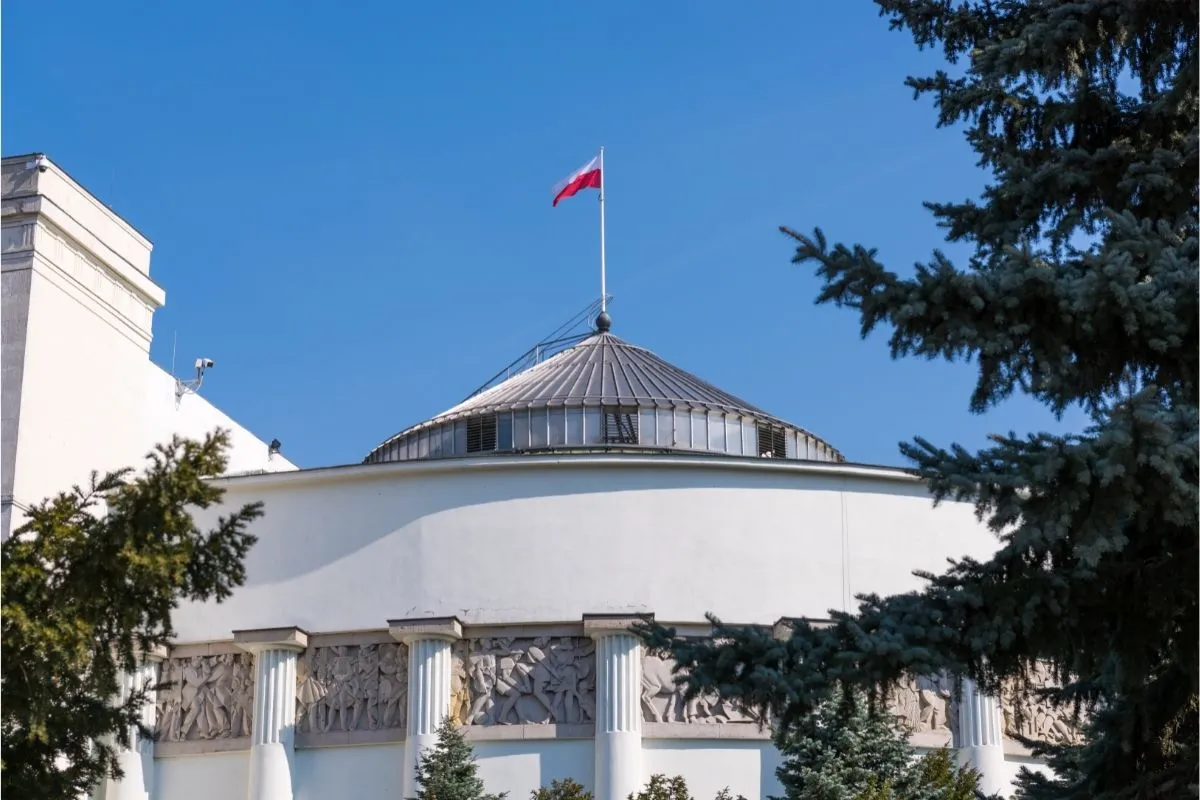 Zdjęcie Ustawa czy rozporządzenie co ważniejsze: Kluczowe różnice w prawie
