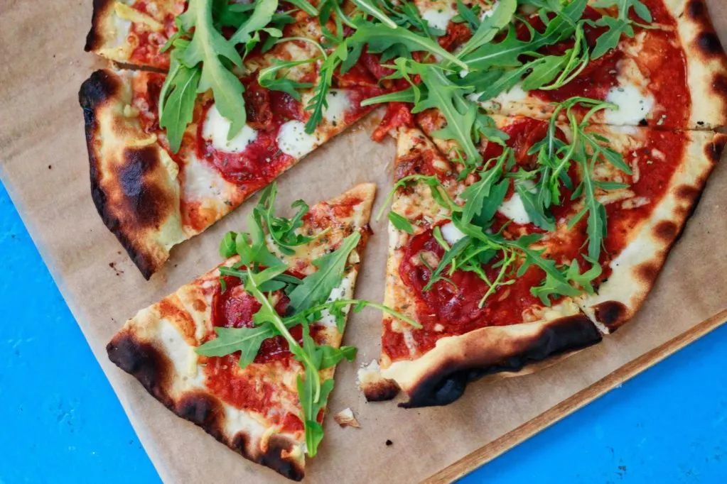 Zdjęcie Czy pizza jest lekkostrawna? Odkryj sekrety lekkiej pizzy