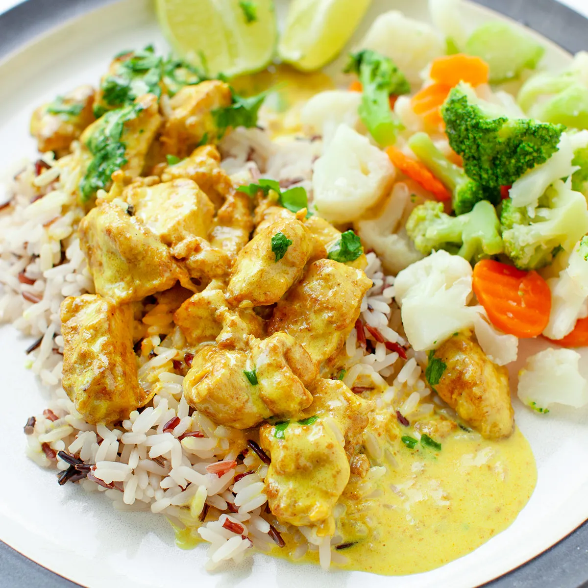 Zdjęcie Jak zrobić kurczaka curry z ryżem – prosty przepis na pyszne danie